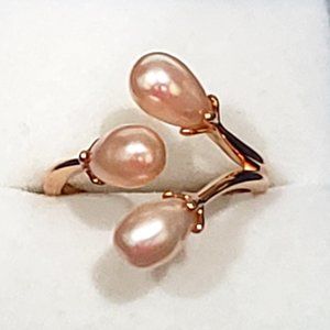 LucyQ Peach Freshwater pearl bypass ring in 14K Rose Gold over 925 Sterling sz 9